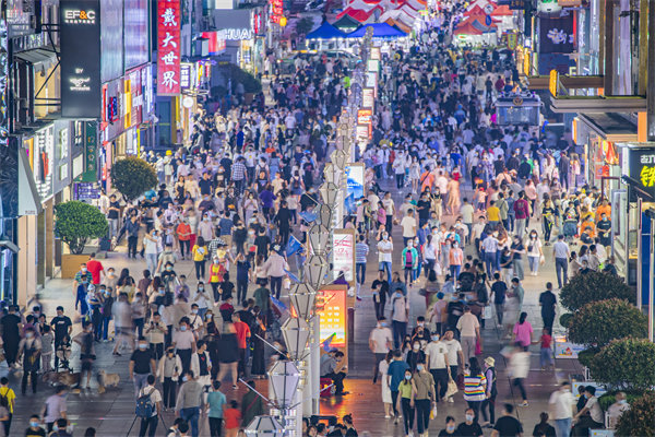 營(yíng)銷渠道：拓展銷售渠道，擴(kuò)大市場(chǎng)份額