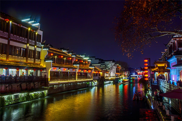 企業(yè)發(fā)展陷入瓶頸，南京戰(zhàn)略咨詢公司如何定制破局突圍方案？