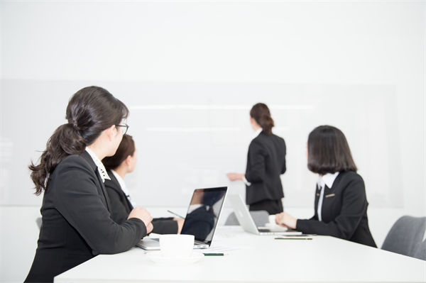 員工培訓(xùn)無效、成長(zhǎng)慢，人力資源管理怎樣定制高效方案？