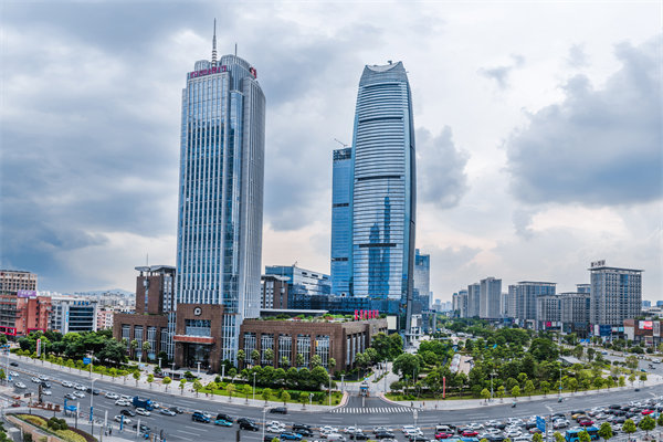 集團(tuán)子公司各自為戰(zhàn)內(nèi)耗嚴(yán)重，東莞集團(tuán)管控咨詢公司能協(xié)助解決嗎？